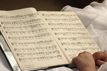 Teaching Children to Sing Hymns in a Church Service 