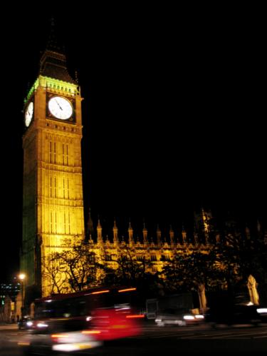 Big Ben and nightly traffic - World News and Trends: Britain