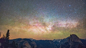 An sky full of stars at Glacier Point, Yosemite Valley, United States.