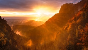 A sunset over some mountains.