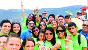 A group of campers and staff take a selfie.