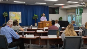 Chris Rowland talks to the ABC class during this year’s orientation.