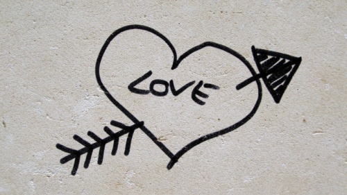 Graffiti heart with arrow and love
