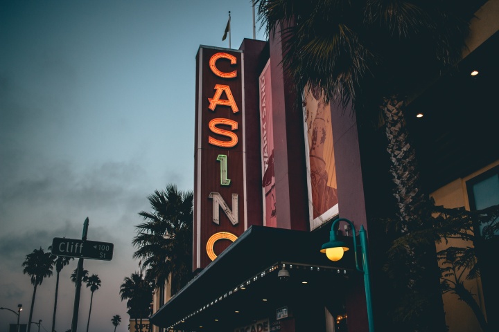 A casino neon sign.