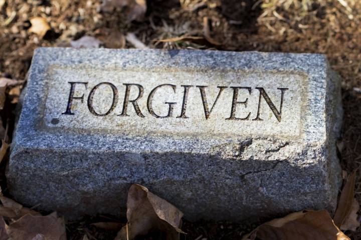 "Forgiven" engraved on a tombstone.