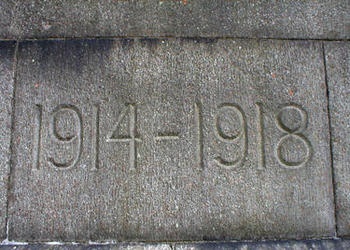 stone with 1914 to 1918 carved in it