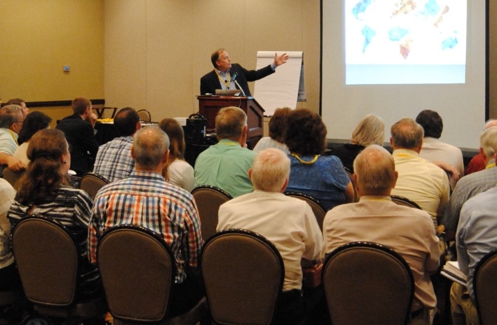 Darris McNeely addresses a previous Leadership Workshop