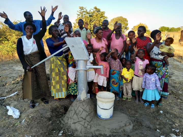 LifeNets recipients in Chipata elated over the new borehole to provide them with fresh water.