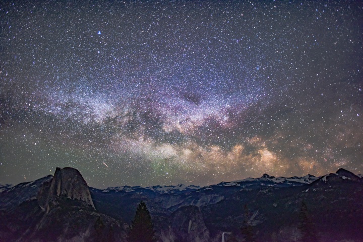 Photo of stars and mountains. 