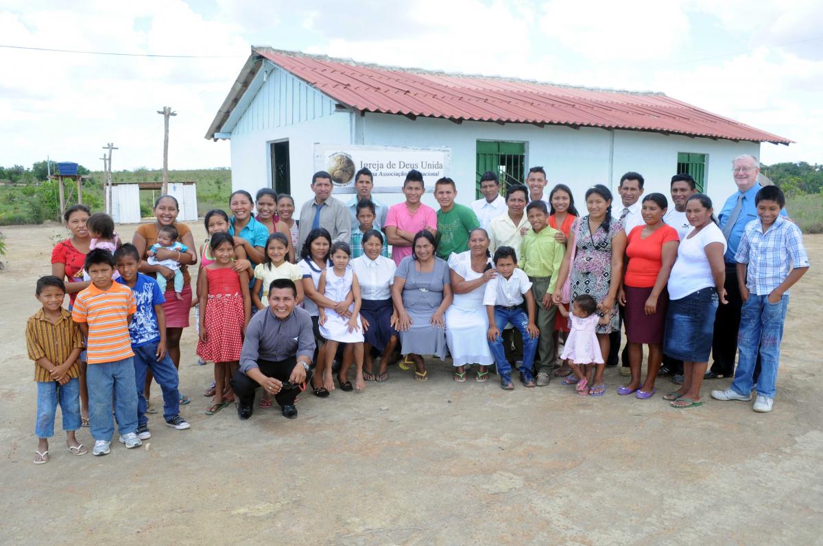 Jorge posing with the entire United Congregation