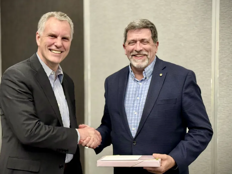 Tim Pebworth shaking hands with Dan Dowd