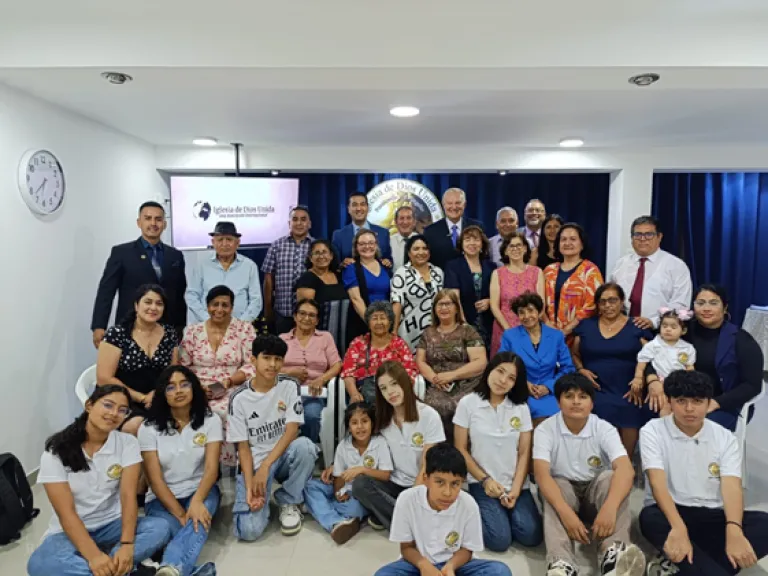 In January and February 2025, Mario and Caty Seiglie visited three congregations in Latin America— Guatemala, Peru and Chile. a group of people indoors