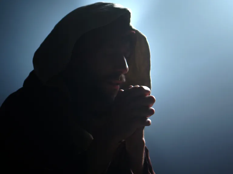 A photo illustrating Daniel praying.