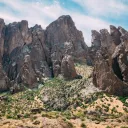 Uma formação de pilar de rocha.