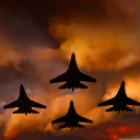 Jatos militares voando baixo sob nuvens escuras.