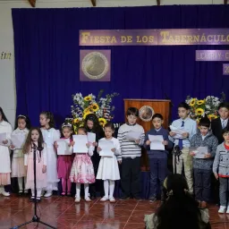 a children's choir singing