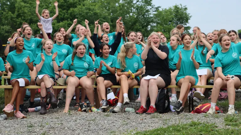 girls cheering and clapping