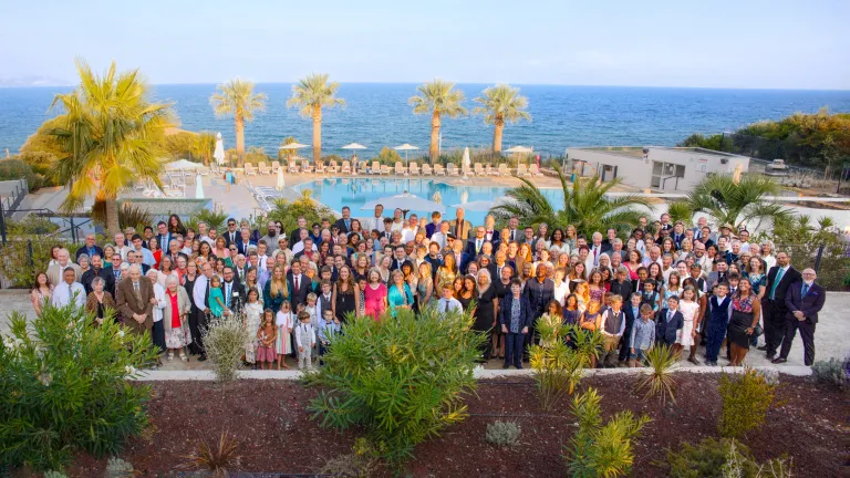 a large group of people outdoors