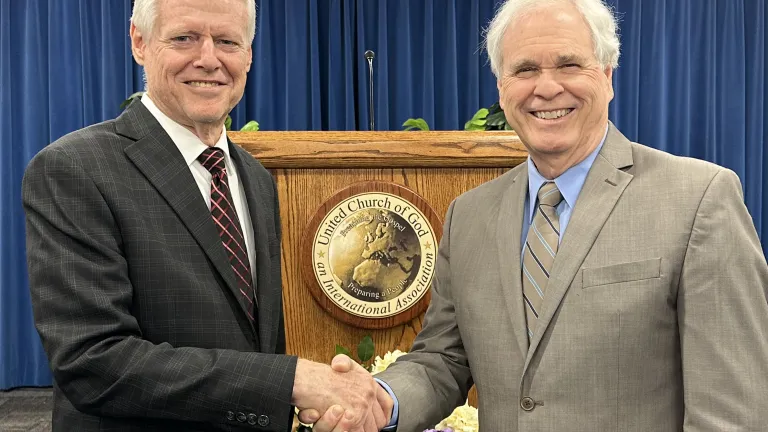 L-R: John Elliott and Rick Shabi two men shaking hands