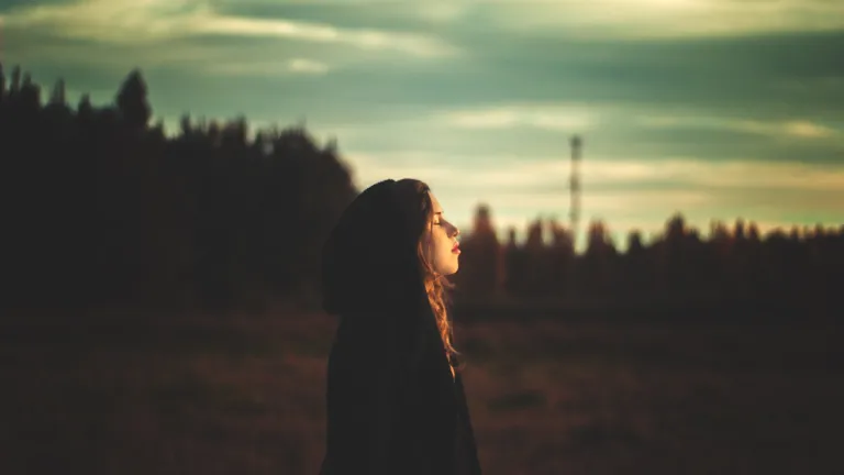 When people let you down, don’t base your belief on what fallible humans do, but instead turn to the Creator who fearfully and wonderfully made us. A young woman looking up at the sky.