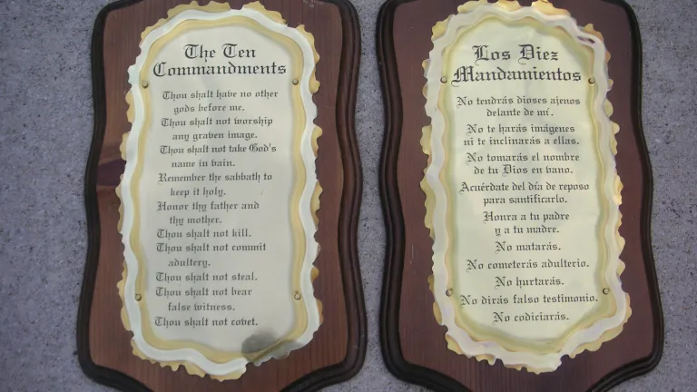 A new commandment: Christ’s disciples should have a special love for one another. Photo of two plaques with the Ten Commandments written on them in English and Spanish.