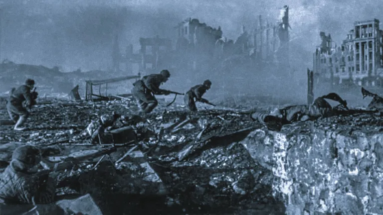 Soviet soldiers fighting in the rubble of Stalingrad, February 1943. Soviet soldiers fighting in the rubble of Stalingrad, February 1943.