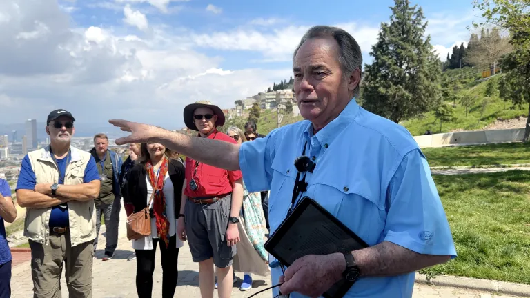 Darris McNeely giving a presentation to a group of people outdoors in Smyrna