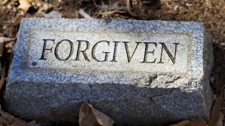 "Forgiven" engraved on a tombstone.