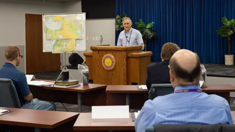 Steve Myers talks to the ABC class during this year’s Orientation.