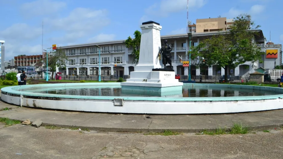 a large fountain in front of a building