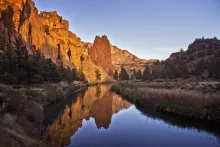 mountains and a lake in Smith Rock State Park