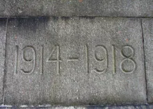 stone with 1914 to 1918 carved in it