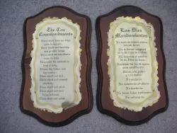 Photo of two plaques with the Ten Commandments written on them in English and Spanish.