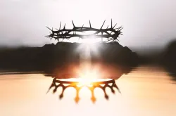 A crown of thorns with a reflection of king's crown.