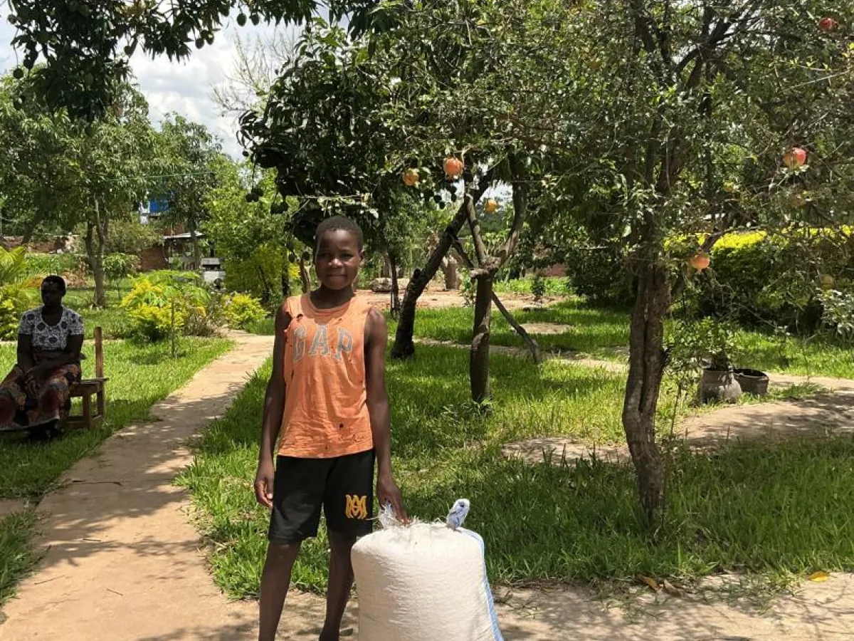 Lilongwe and Nkhwazi receiving bags of food relief