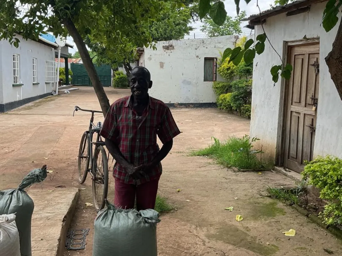 Lilongwe and Nkhwazi receiving bags of food relief
